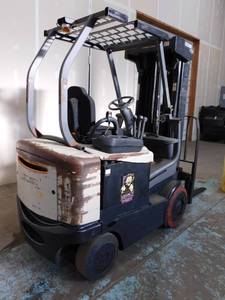 lot 6 image: 2012 5000lb Crown FC4515-50 Electric Forklift