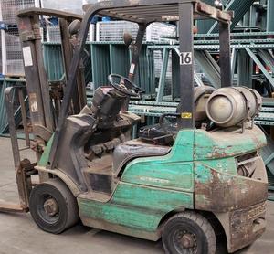 lot 10 image: 2004 Mitsubishi FG18N Forklift