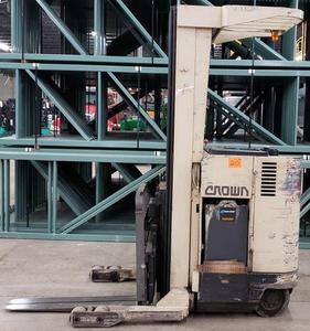lot 13A image: 1990 Crown 35RRTT Reach Forklift