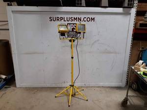 lot 41 image: Halogen Work-lights on Stand - Needs Bulbs