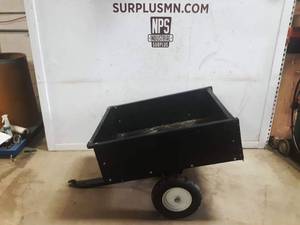 lot 8 image: Dumping Lawn Trailer