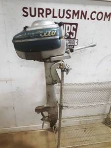 lot 11 image: Vintage ELTO Sportster Boat Motor 5HP  -  Motor Pulls Over