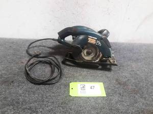 lot 47 image: 7-14 Black and Decker Circular Saw