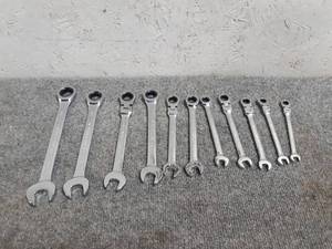 lot 111 image: Lot of Ratcheting Box End Wrenches