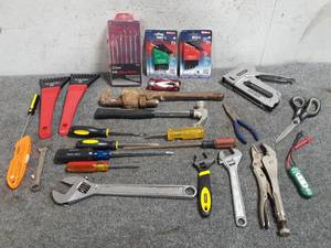lot 120 image: Lot of Hand Tools