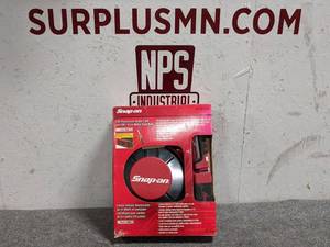 lot 22 image: New - Snap-On Cord Reel and Light Combo