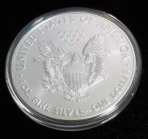 lot 09 image: 2019 AMERICAN SILVER EAGLE 1 TROY OZ. .999 FINE SILVER IN AIRTITE