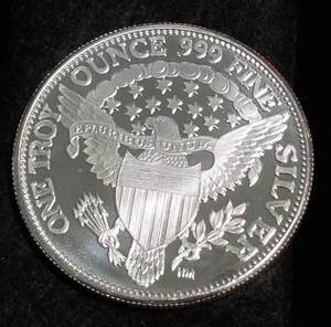 lot 32 image: 1 TROY OZ. .999 FINE SILVER 1964 KENNEDY DESIGN
