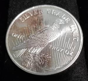 lot 39 image: 1 TROY OZ. .999 FINE SILVER PEACE DOLLAR DESIGN 1989