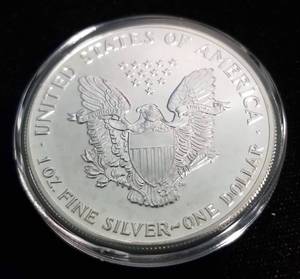 lot 66 image: 1991 AMERICAN SILVER EAGLE 1 TROY OZ. .999 FINE SILVER IN AIRTITE
