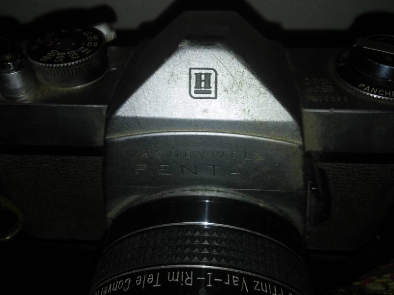 lot 11 image: Pentax Honeywell 35 mm camera, lens and strap.