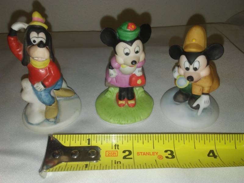 lot 226 image: Several 1987 Disney Collection Porcelain figures