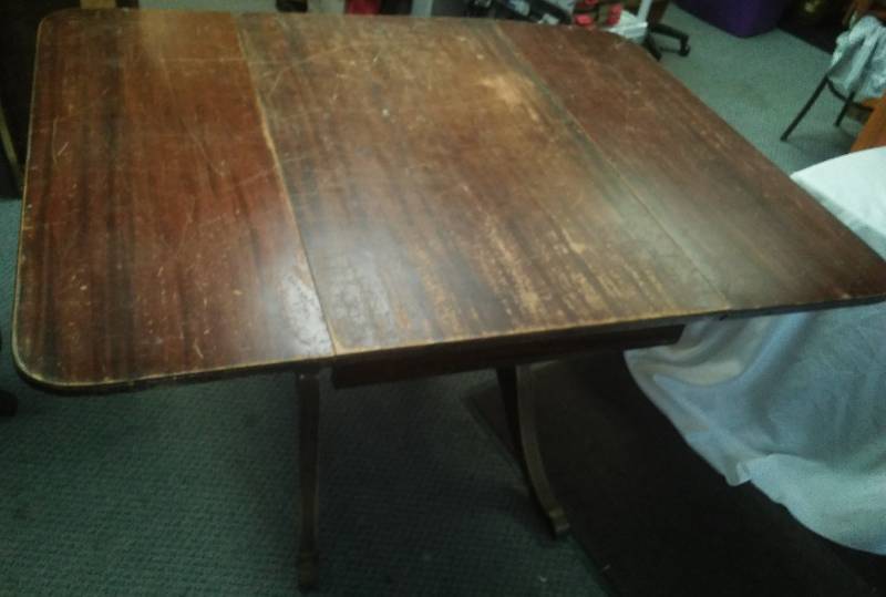 lot 233 image: Drop leaf dining room table.