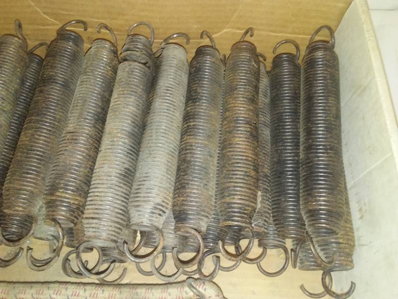 lot 234 image: Vintage Gabriel Young Erector set and 30 springs