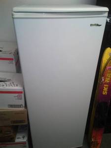 lot 12 image: Refrigerator Danby Designer - very clean