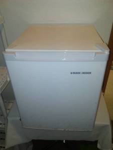 lot 13 image: Refrigerator Black  Decker - works