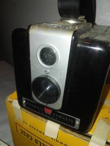 lot 16 image: Photography - Brownie Hawkeye Camera film, bulb.