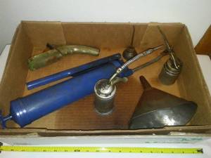 lot 29 image: Vintage tools & oil, grease