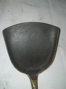 lot 107 image: Vintage Metal & wood spatula  mouth harp