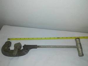 lot 72 image: Sears Heavy Duty pipe cutter