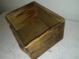 lot 79 image: Winner, SD Yeast Wood Box
