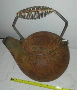 lot 85 image: Cast Iron Tea pet Coffee pot handle  lid.
