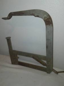 lot 86 image: Galvanized Vintage Clamp or vise