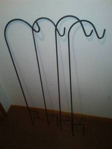 lot 146 image: 4 single shepherd hooks round
