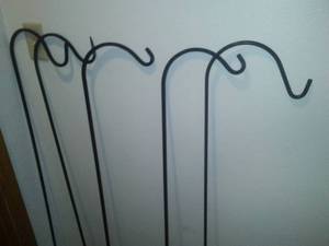 lot 147 image: 5 Single Shepherd hooks square  round