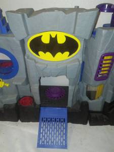 lot 162 image: Batman Batcave Superhero hide out. Like new