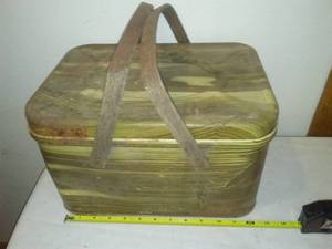 lot 168 image: Camo metal Picnic Basket Vintage wood handles