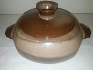 lot 175 image: Frankoma Serving bowl with cover