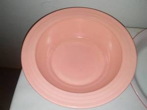 lot 194 image: Vintage Pyrex Pie plate  2 bowls excellent
