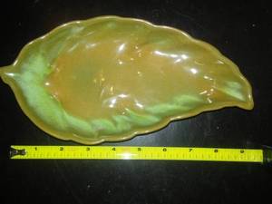 lot 199 image: Frankoma 225 Leaf pottery