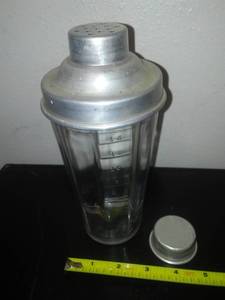 lot 200 image: Vintage AH Martini Shaker strainer
