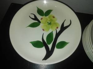 lot 202 image: Dixie Dogwood 10 desert & Saucers