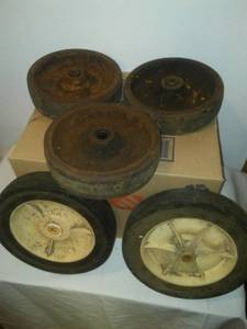 lot 252 image: 3 cast cartwheels, 2 mower wheels