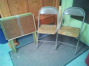 lot 259 image: 6 TV trays 2 folding chairs