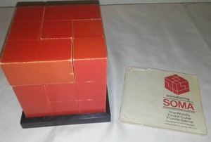 lot 262 image: Soma Cube Puzzle Game 1969 Parker Brothers