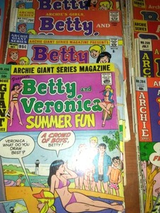 lot 266 image: 22 Archies Girls Betty and Veronica