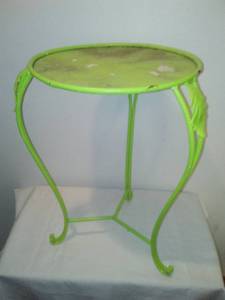 lot 302 image: Metal Table - indoor outdoor