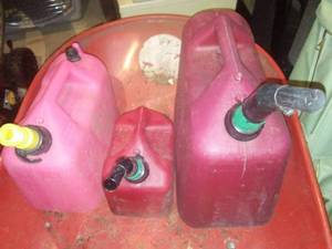 lot 305 image: 3 gas cans, functioning.