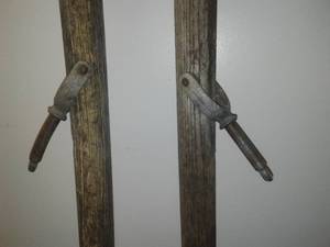 lot 315 image: Vintage Wood Boat Oars with oarlocks
