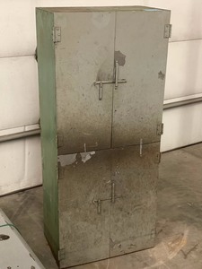 (1) Shop Cabinet & (1) Pallet Of Shop Lights