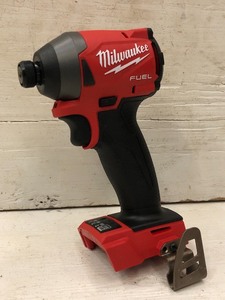 lot 57 image: Milwaukee 2853-20 M18 Fuel Cordle...