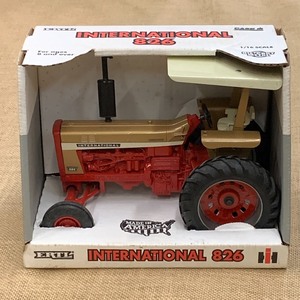 Ertl 116-Scale International 826...