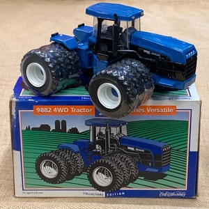 Ertl New Holland 9882 4WD 82-Seri...