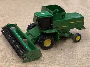 Ertl John Deere Titan-II Combine ...