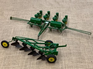 (1) John Deere Scale Model 4-Row Pl...