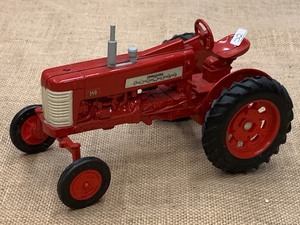 Ertl Scale Model International Farm...